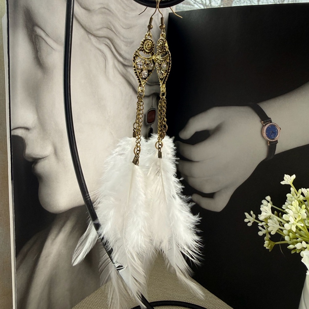 Chic vintage floral earring with feather tassels